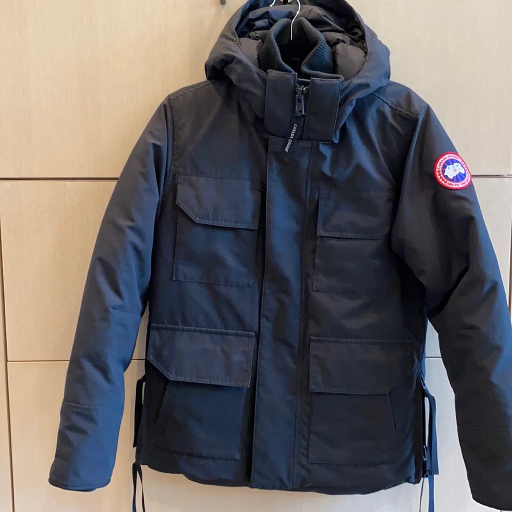 Canada Goose Men’s down parka Sz S
